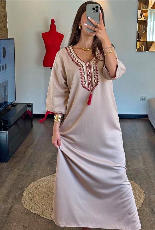 Abaya Chic et Élégante – Confort & Raffinement au Quotidien