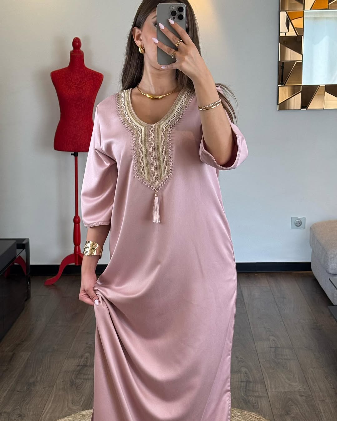 Abaya Chic et Élégante – Confort & Raffinement au Quotidien