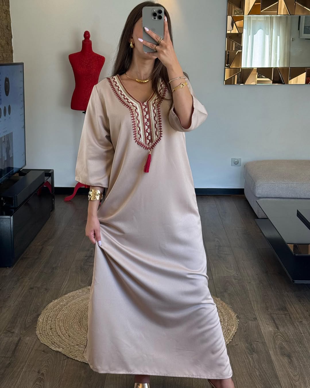 Abaya Chic et Élégante – Confort & Raffinement au Quotidien