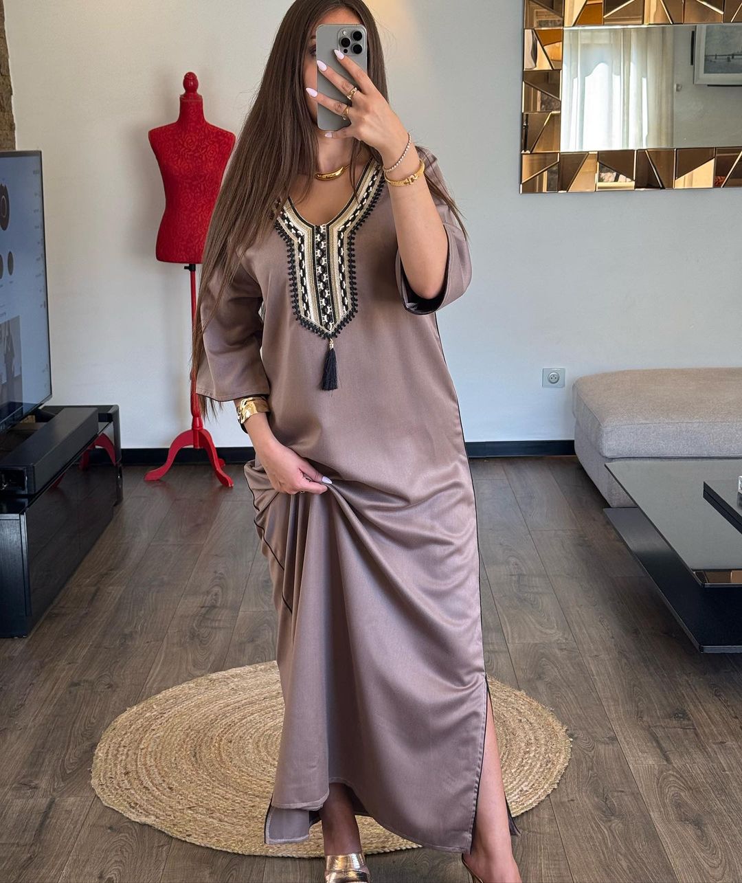 Abaya Chic et Élégante – Confort & Raffinement au Quotidien
