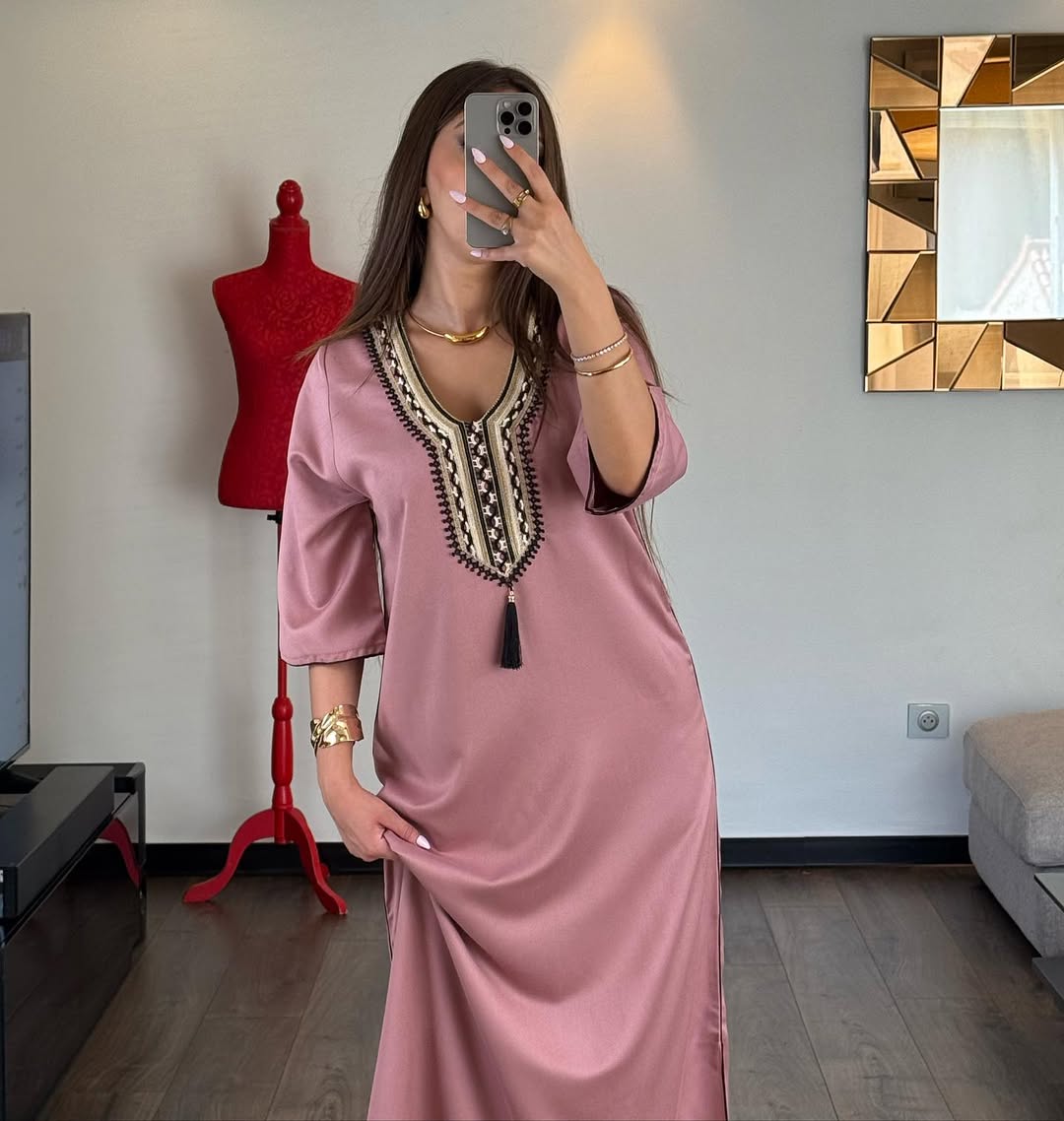 Abaya Chic et Élégante – Confort & Raffinement au Quotidien