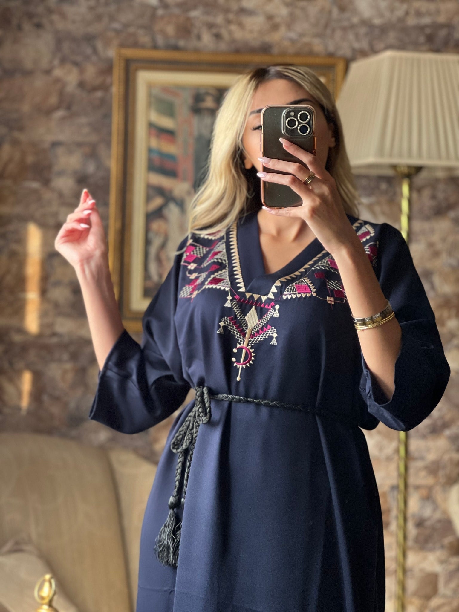 Robe Kabyle Élégance Ivoire – Tradition & Modernité Réunies