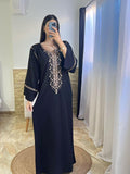 ✨ Élégance Orientale – Abaya brodée en Crêpe Luxe ✨