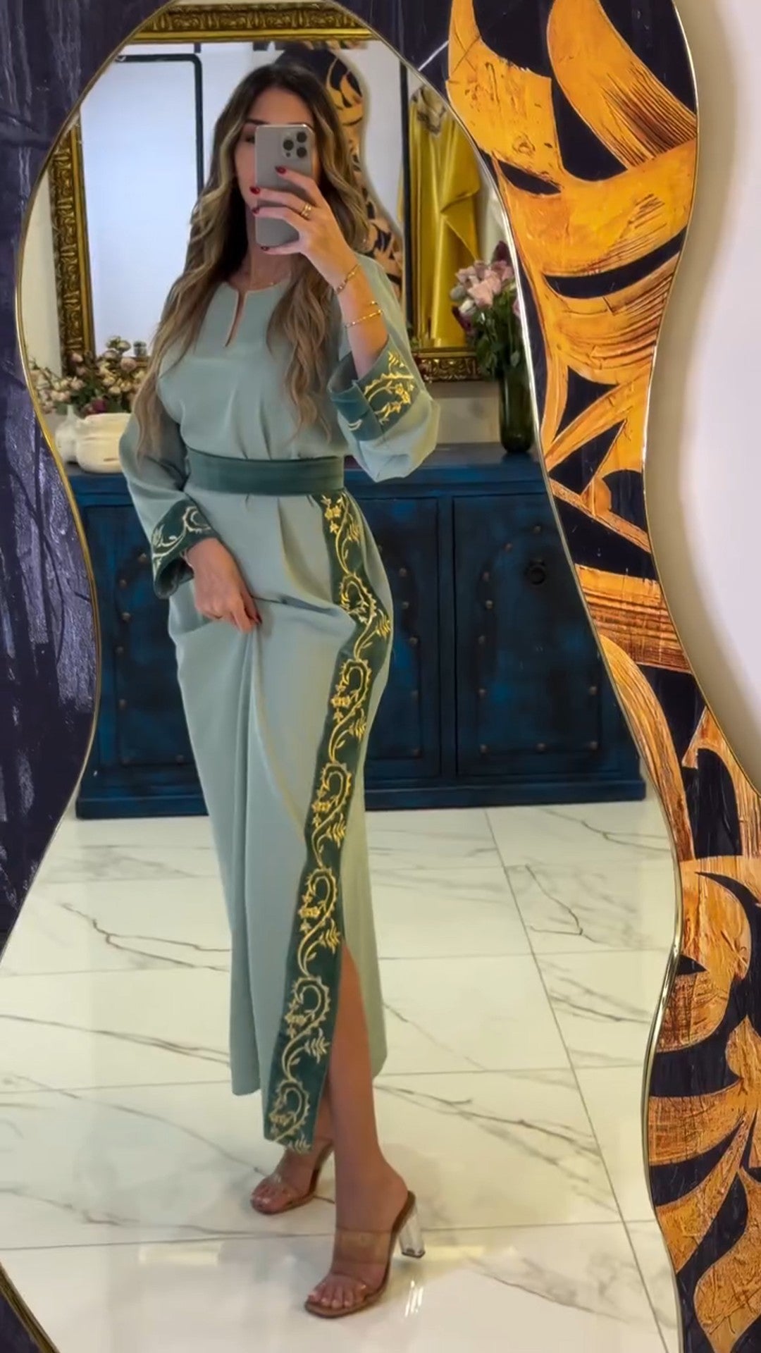 🌸 Caftan Élégance — L’alliance parfaite entre modernité et raffinement