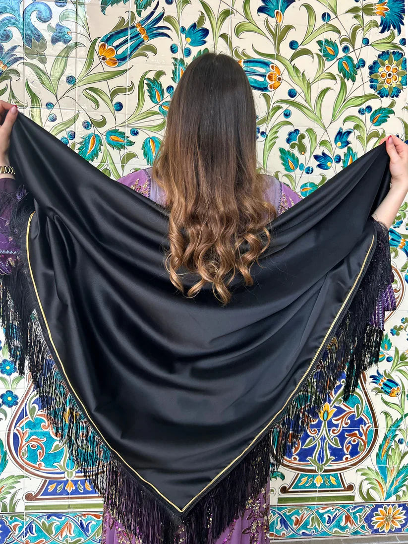 🌟 Châle Noir Élégance Dorée – Raffinement et Intemporalité 🌟