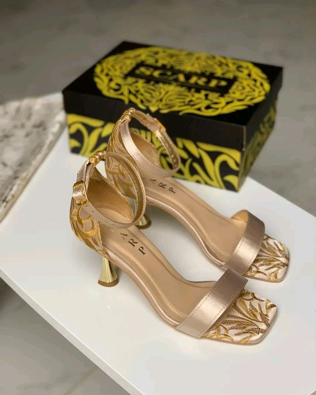 ✨ Élégance artisanale au bout des pieds ✨