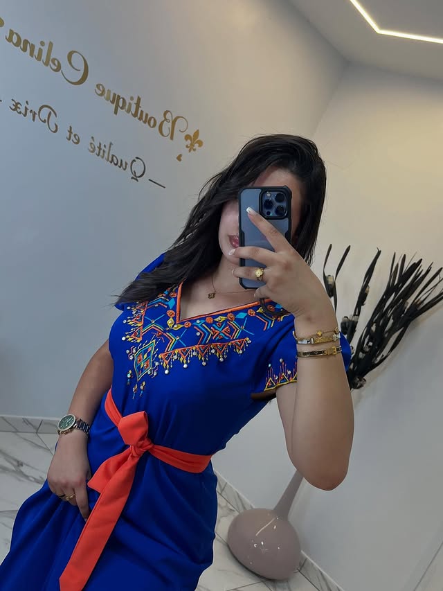 Robe Kabyle Moderne – Fusion entre Tradition & Élégance