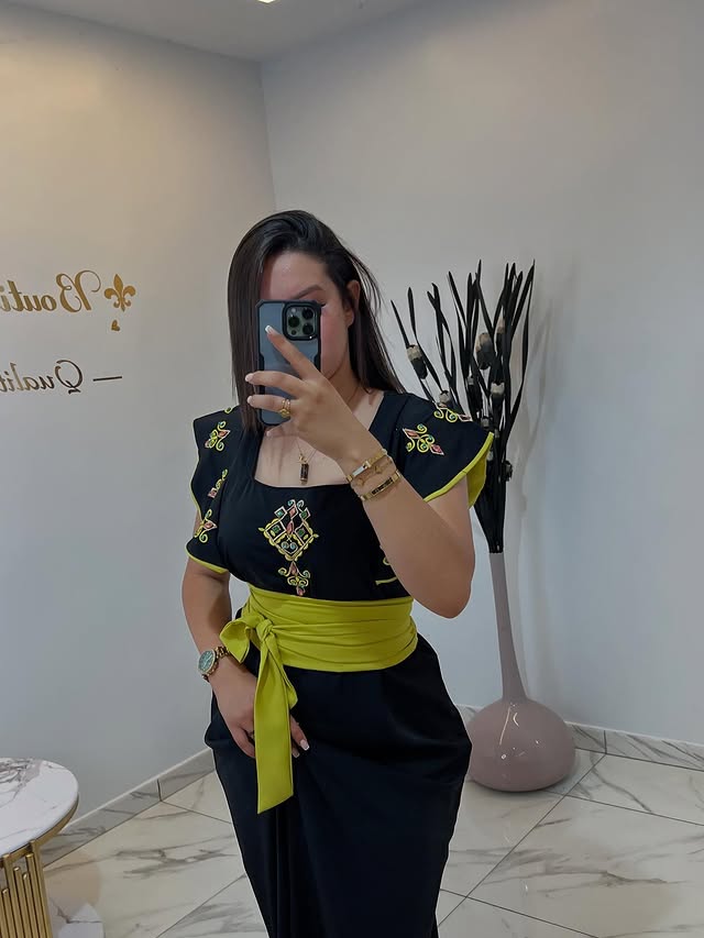 Robe Kabyle Moderne – Fusion entre Tradition & Élégance
