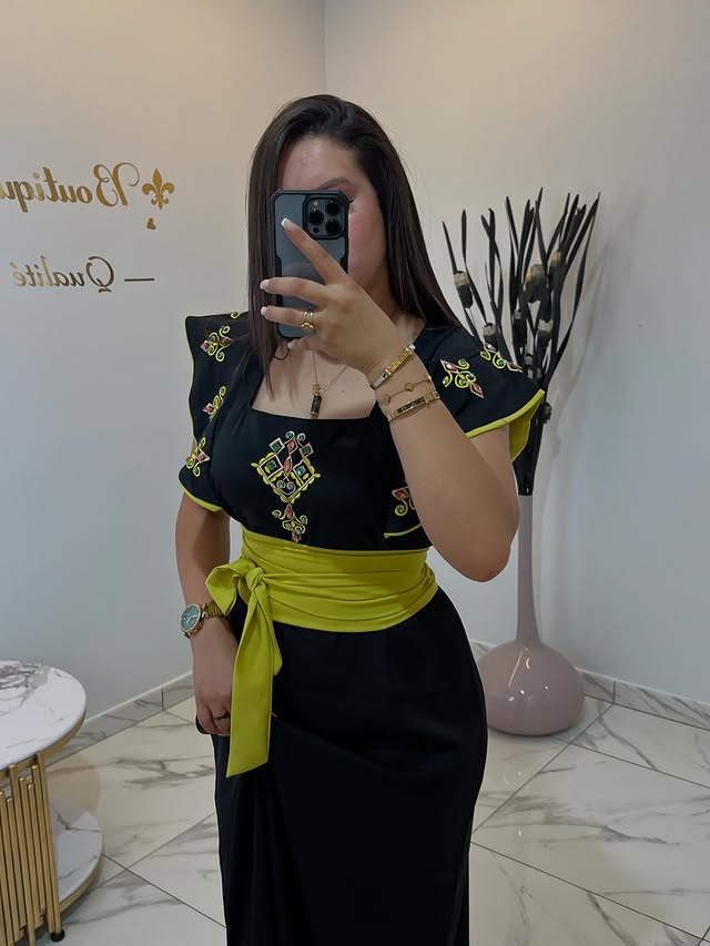 Robe Kabyle Moderne – Fusion entre Tradition & Élégance