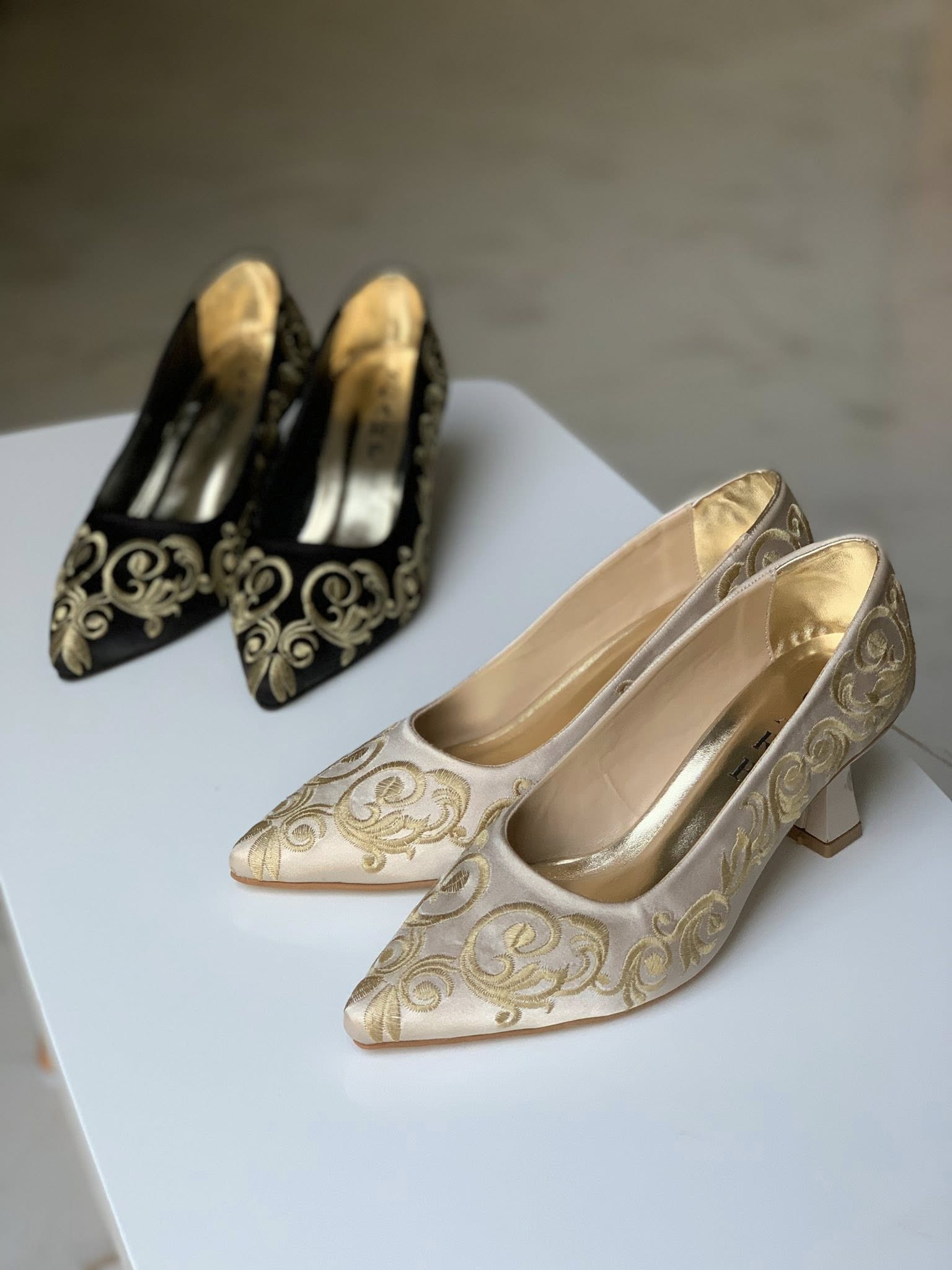 ✨ Élégance intemporelle – Escarpins brodés Mejboud ✨