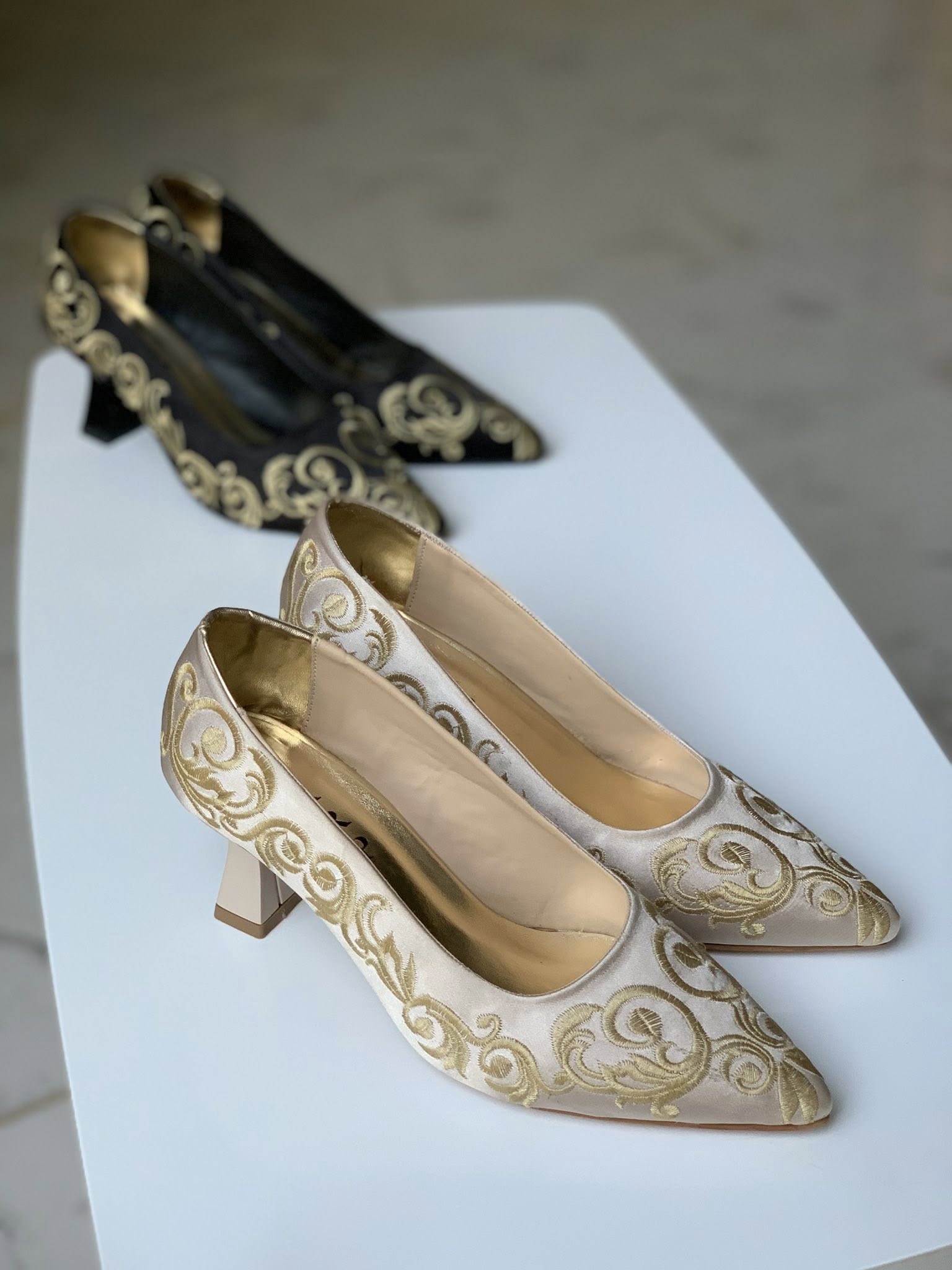 ✨ Élégance intemporelle – Escarpins brodés Mejboud ✨