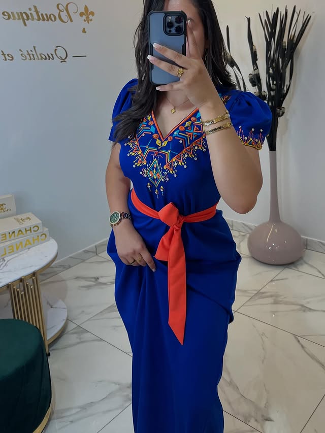 Robe Kabyle Moderne – Fusion entre Tradition & Élégance