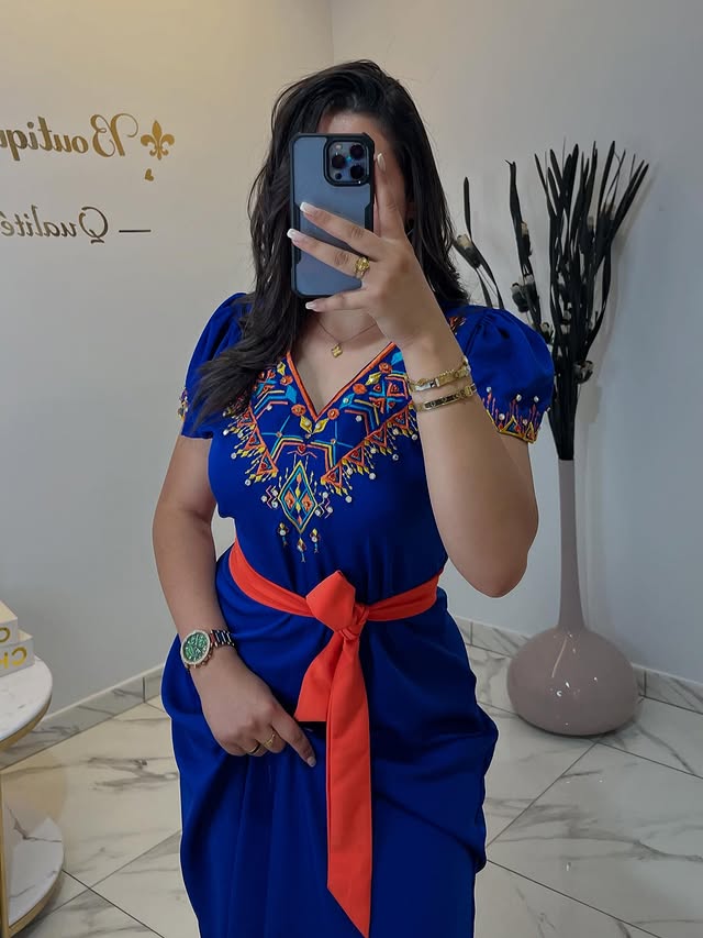 Robe Kabyle Moderne – Fusion entre Tradition & Élégance