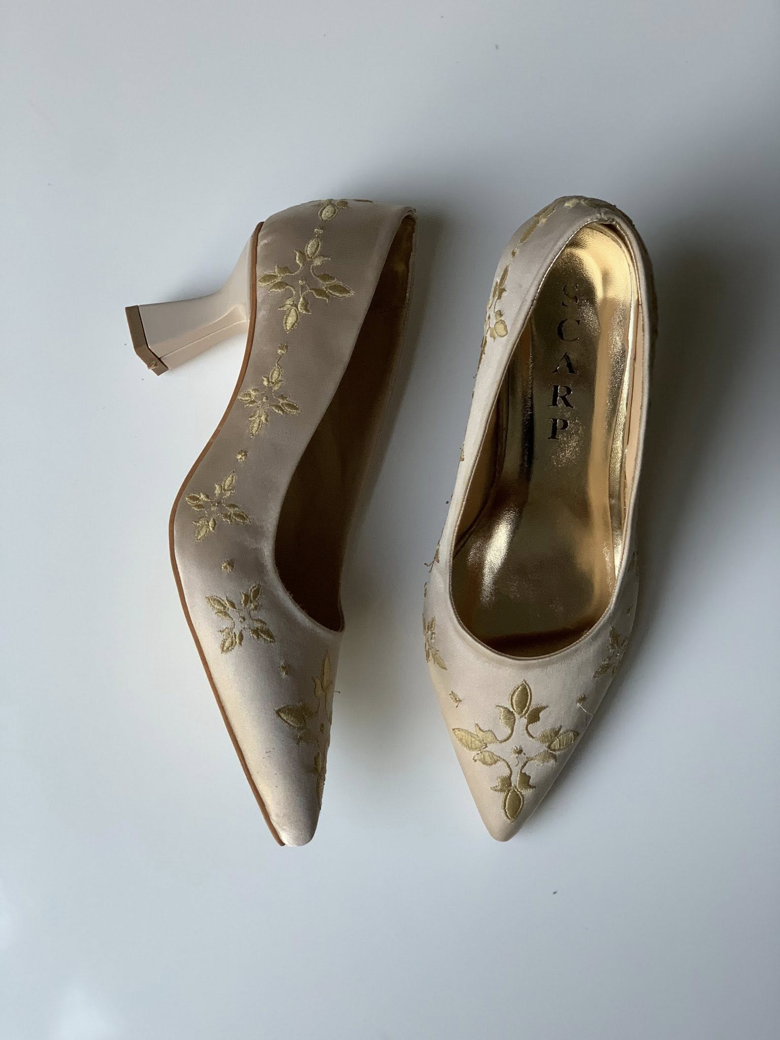 ✨ Élégance intemporelle – Escarpins brodés Mejboud ✨