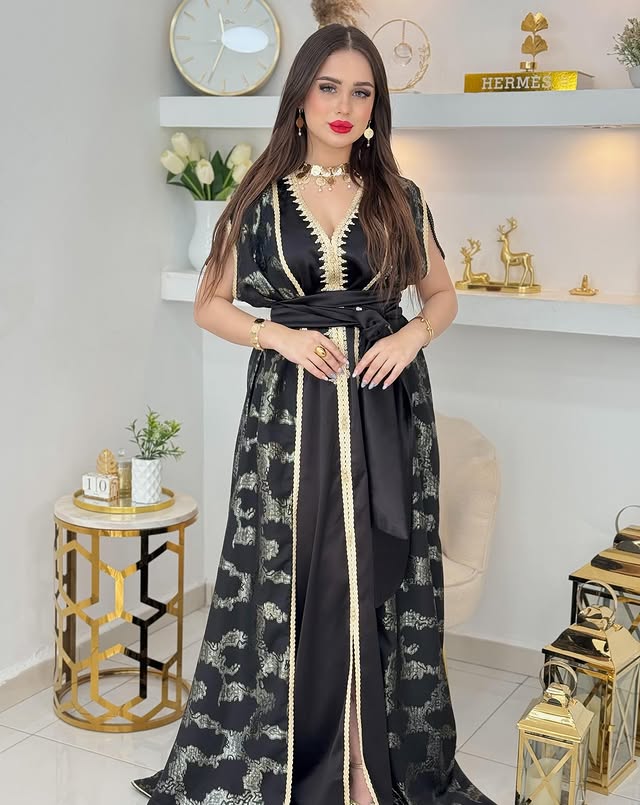 ✨ Caftan deux pièces en satin noir avec Tlija brodée or ✨