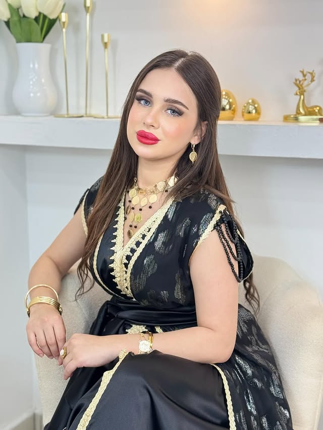 ✨ Caftan deux pièces en satin noir avec Tlija brodée or ✨