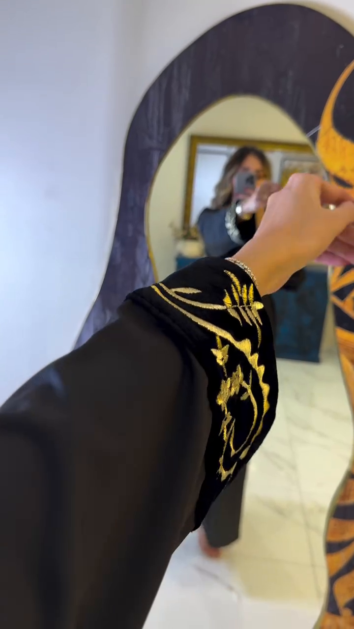 🌸 Caftan Élégance — L’alliance parfaite entre modernité et raffinement