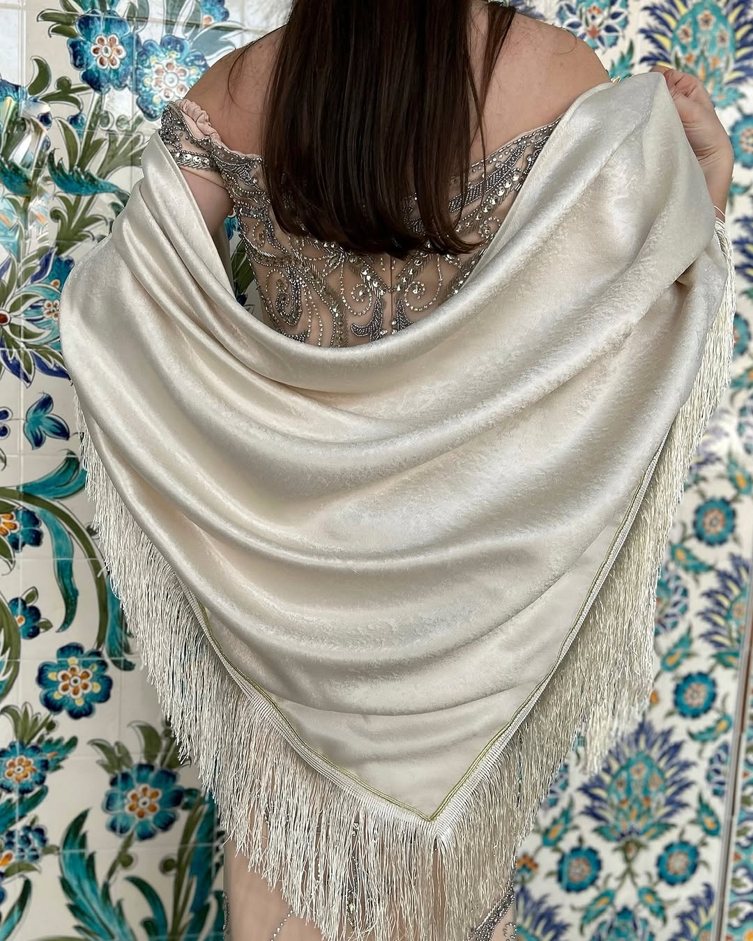 Châle satiné blanc cassé