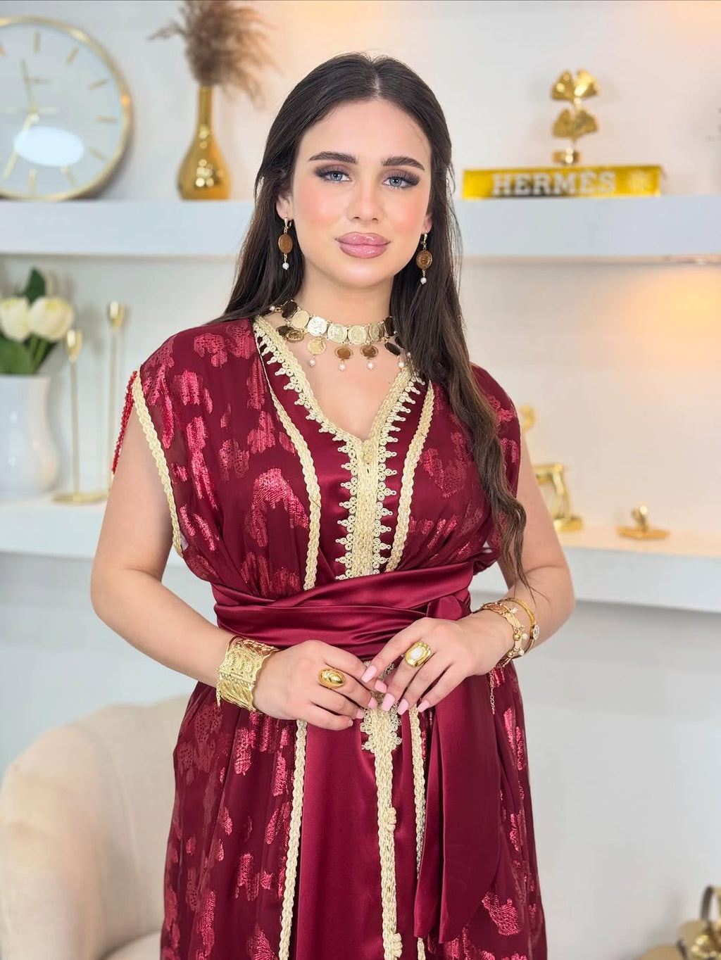 ✨ Caftan deux pièces en satin grenat avec Tlija brodée or ✨