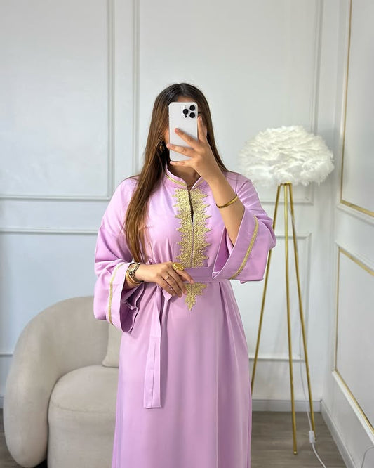 Caftan Lilas Élégant – Délicatesse et Charme Oriental 🌸