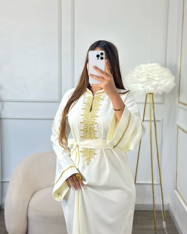 Caftan Élégance Nacrée – Raffinement et prestige en toute légèreté ✨