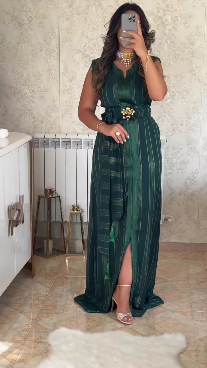 ✨ Caftan Nedjma Vert Émeraude – Élégance et modernité intemporelles ✨