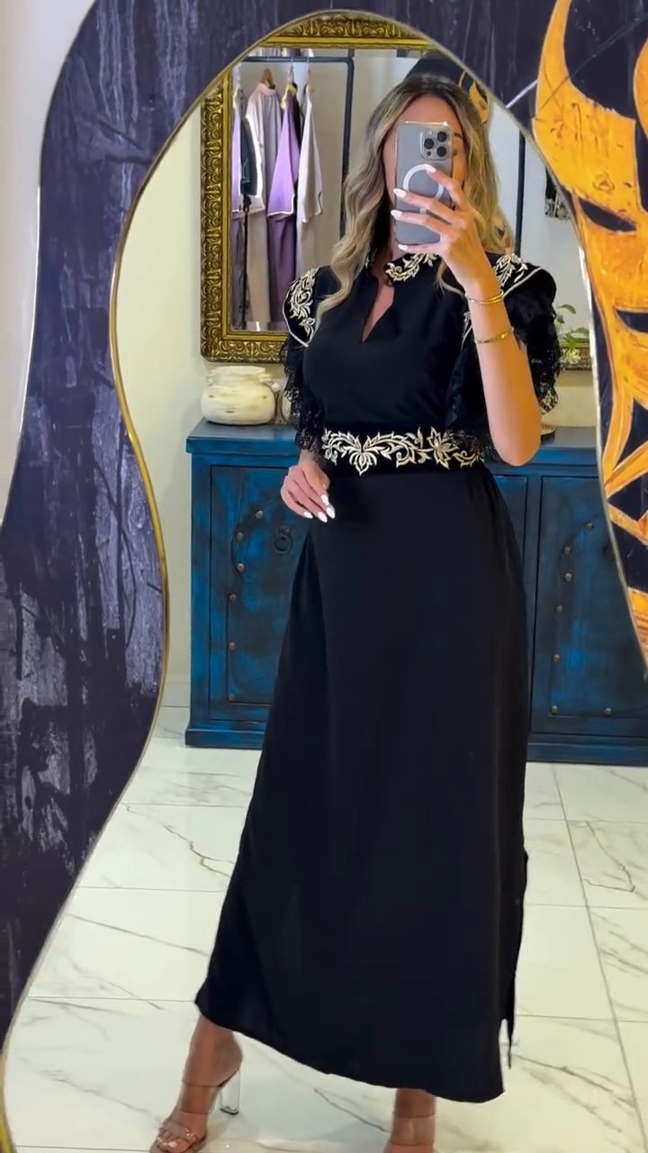 Caftan Noir Prestige – Dentelle, Velours & Broderies Dorées