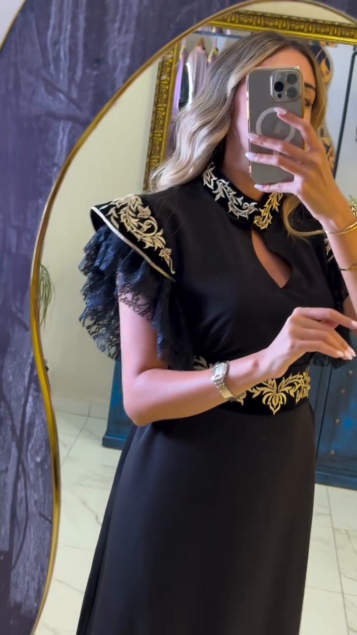 Caftan Noir Prestige – Dentelle, Velours & Broderies Dorées