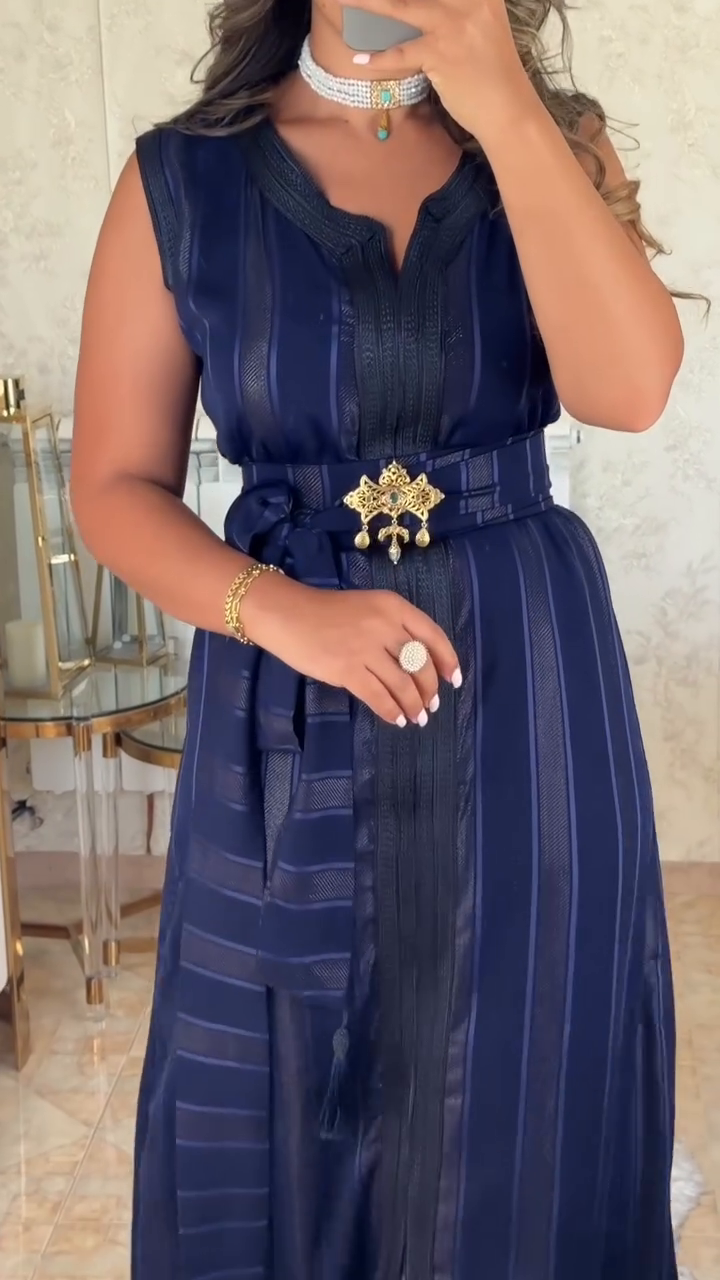 💙 Caftan Nedjma Bleu Nuit – La Nuit, la Noblesse, l’Éclat