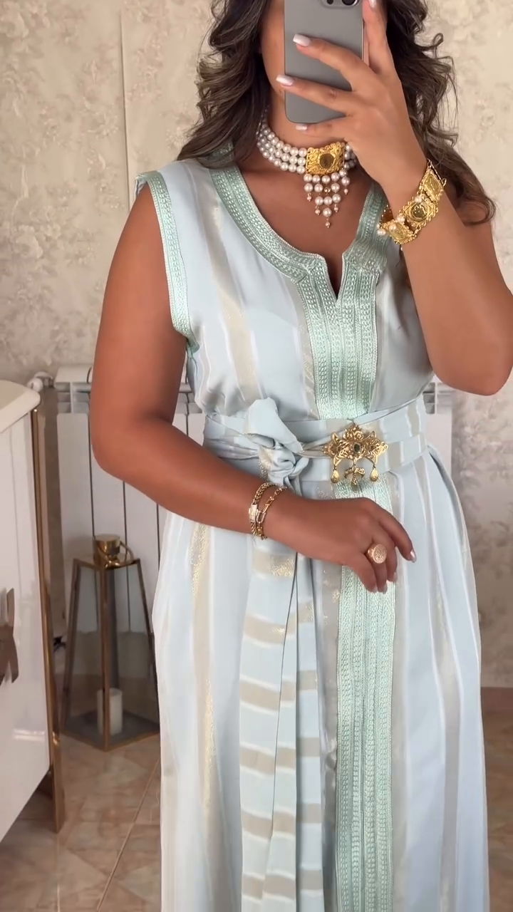 ✨ Caftan Nedjma Bleu Céleste – Élégance et modernité revisitées ✨