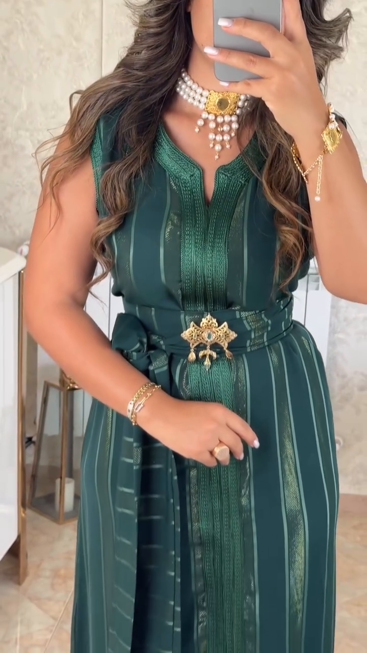 ✨ Caftan Nedjma Vert Émeraude – Élégance et modernité intemporelles ✨