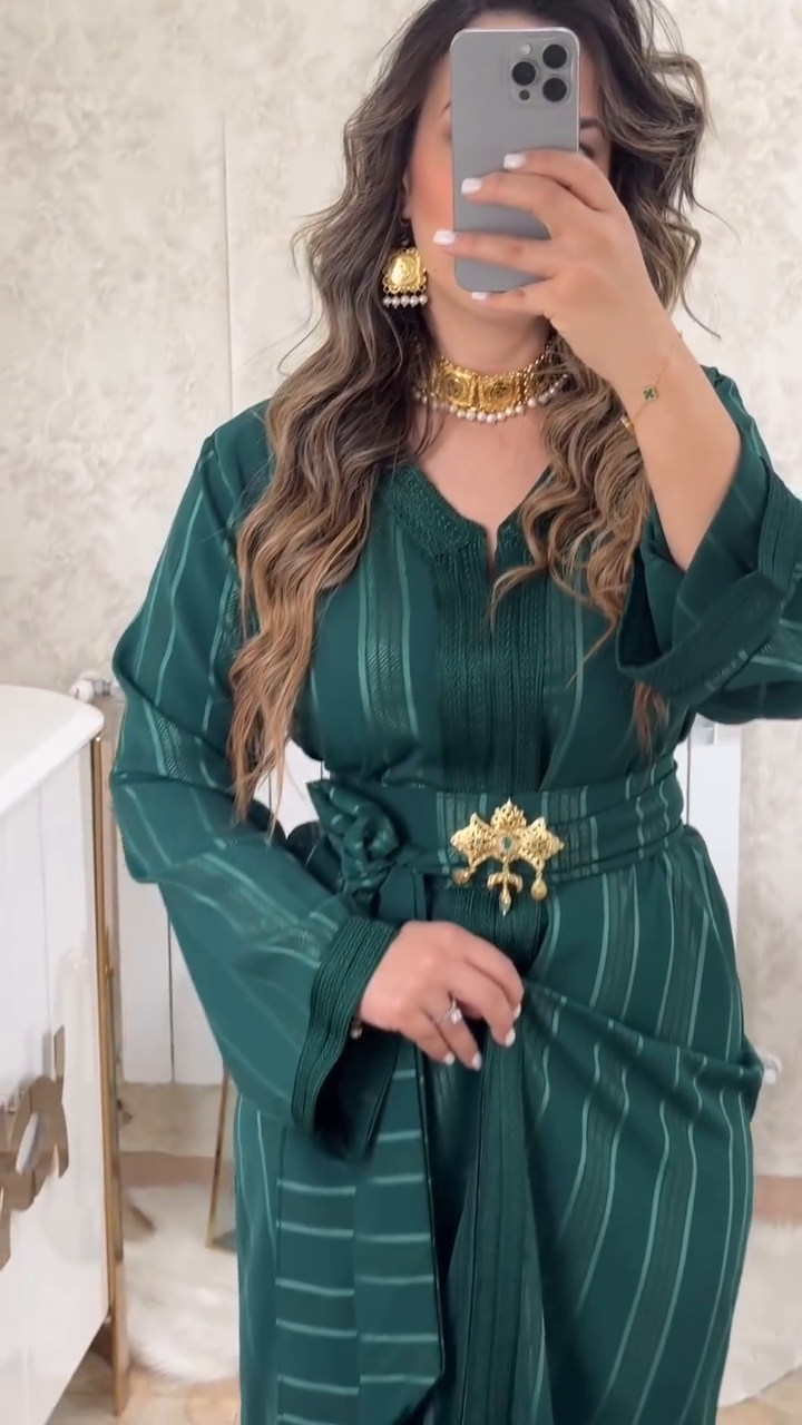 ✨ Caftan Nedjma Vert Émeraude – Élégance et modernité intemporelles ✨