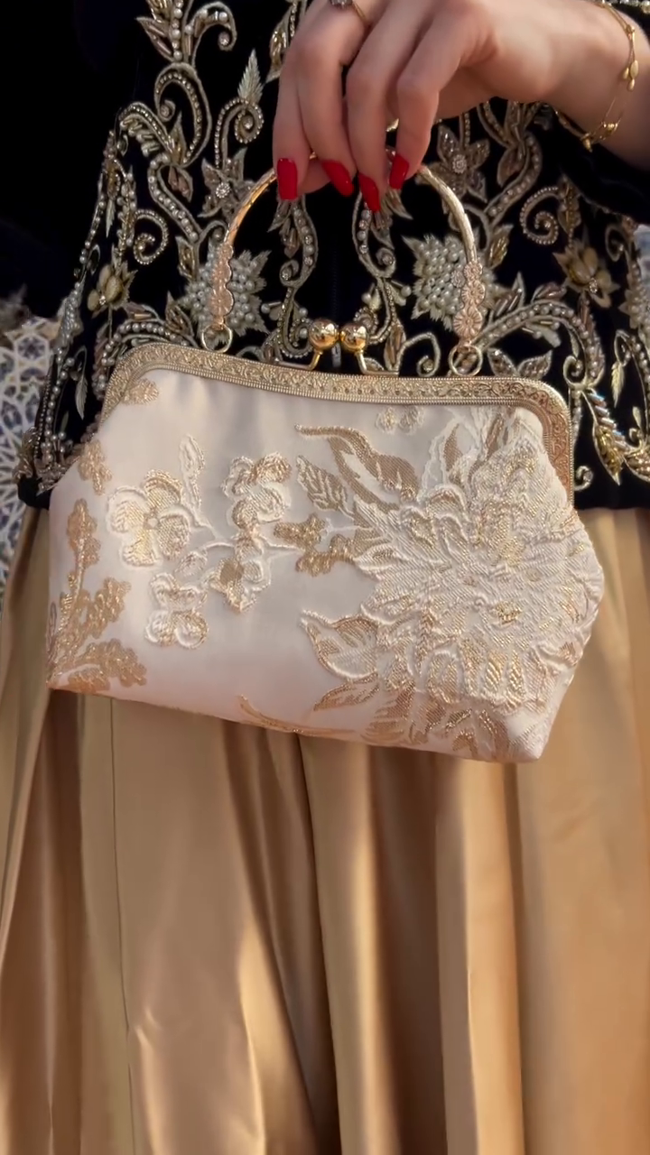 ✨ Sac en Brocard Doré & Ivoire – Élégance Intemporelle ✨