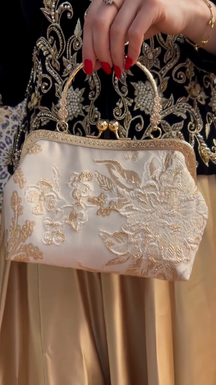 ✨ Sac en Brocard Doré & Ivoire – Élégance Intemporelle ✨