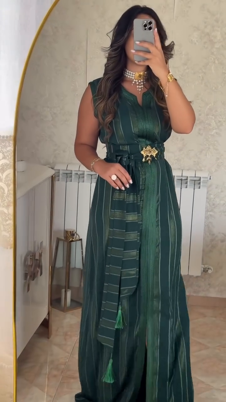 ✨ Caftan Nedjma Vert Émeraude – Élégance et modernité intemporelles ✨