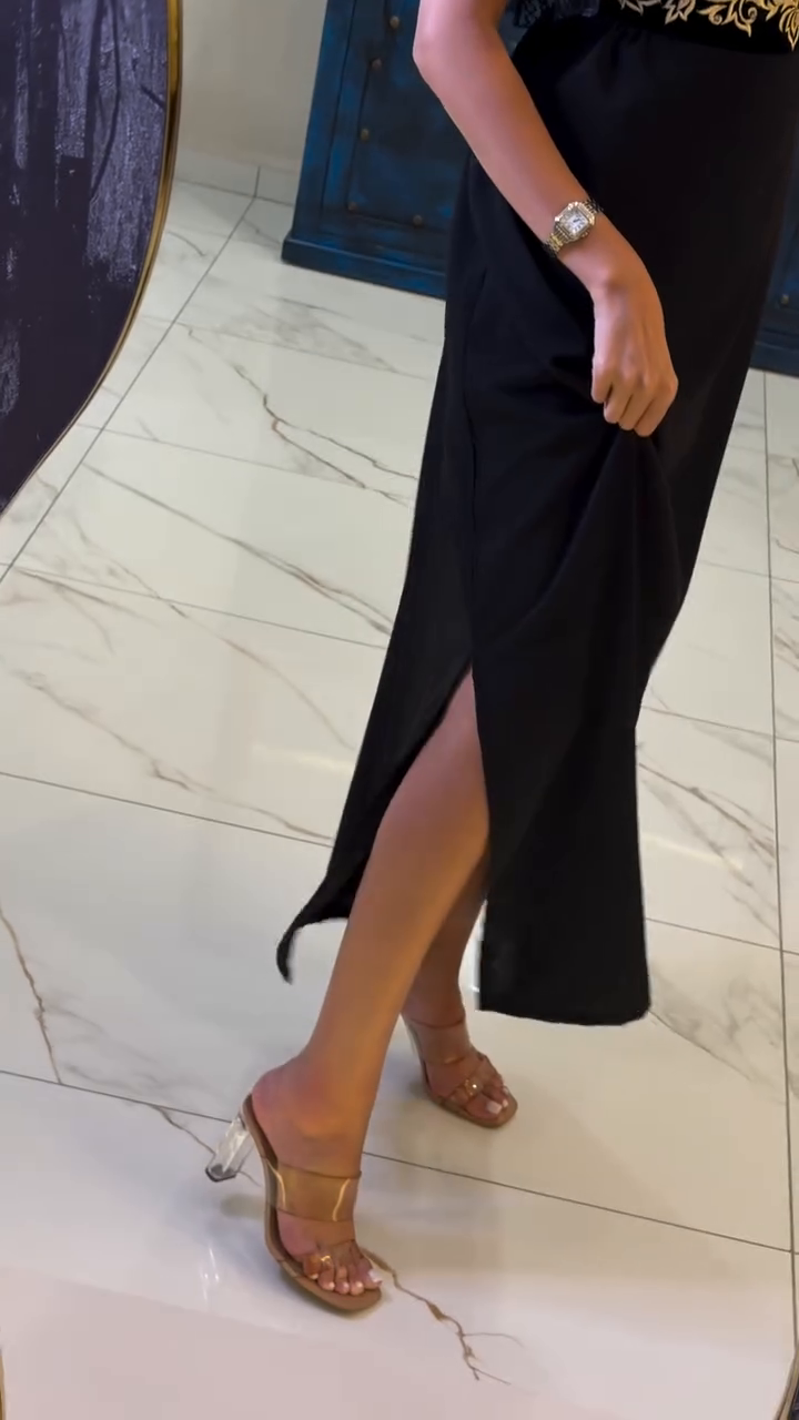 Caftan Noir Prestige – Dentelle, Velours & Broderies Dorées