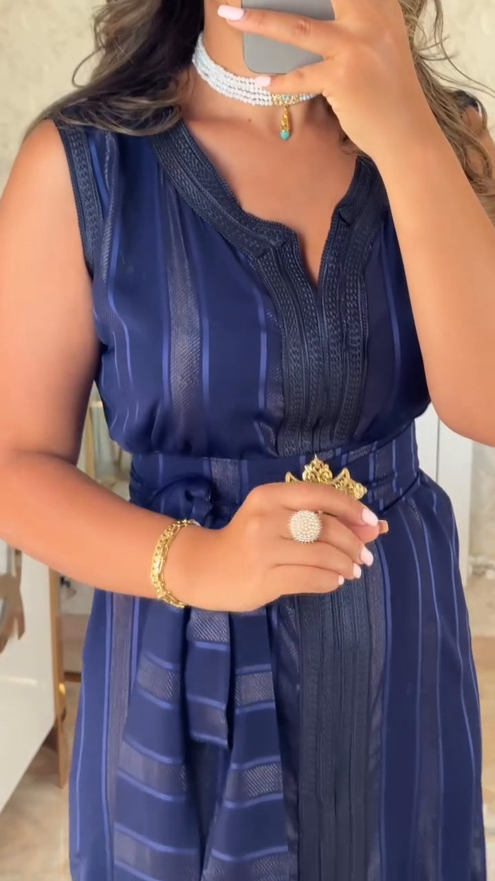 💙 Caftan Nedjma Bleu Nuit – La Nuit, la Noblesse, l’Éclat