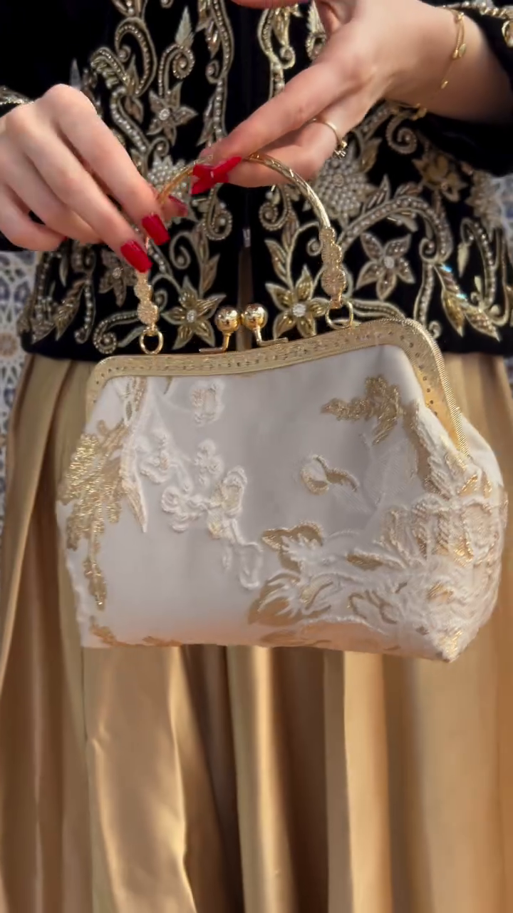 ✨ Sac en Brocard Doré & Ivoire – Élégance Intemporelle ✨