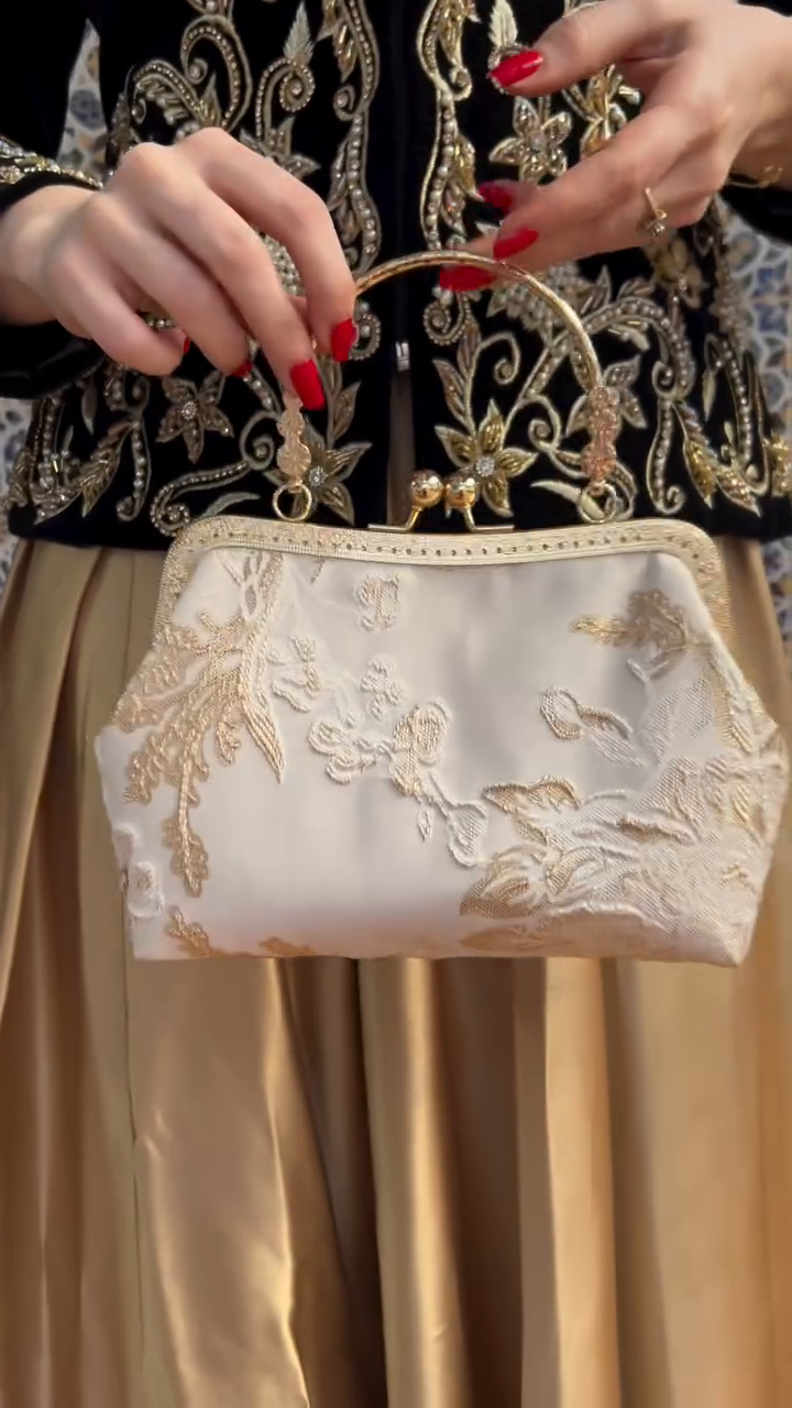 ✨ Sac en Brocard Doré & Ivoire – Élégance Intemporelle ✨