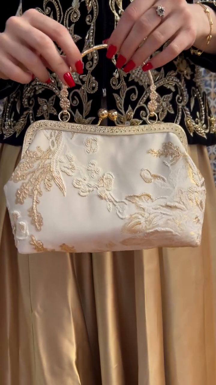 ✨ Sac en Brocard Doré & Ivoire – Élégance Intemporelle ✨