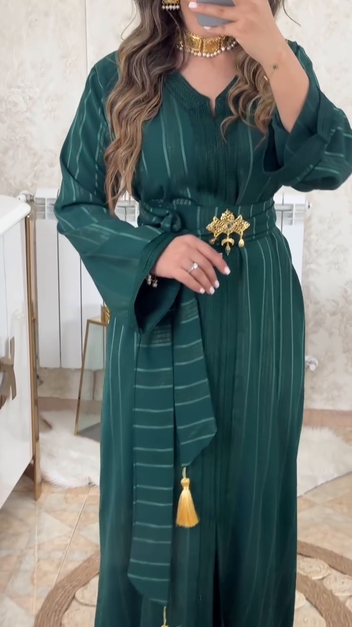 ✨ Caftan Nedjma Vert Émeraude – Élégance et modernité intemporelles ✨