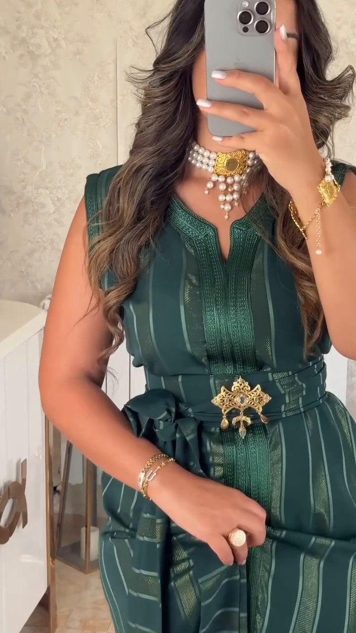 ✨ Caftan Nedjma Vert Émeraude – Élégance et modernité intemporelles ✨