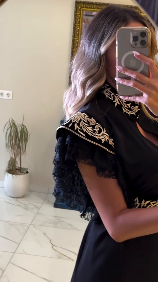 Caftan Noir Prestige – Dentelle, Velours & Broderies Dorées