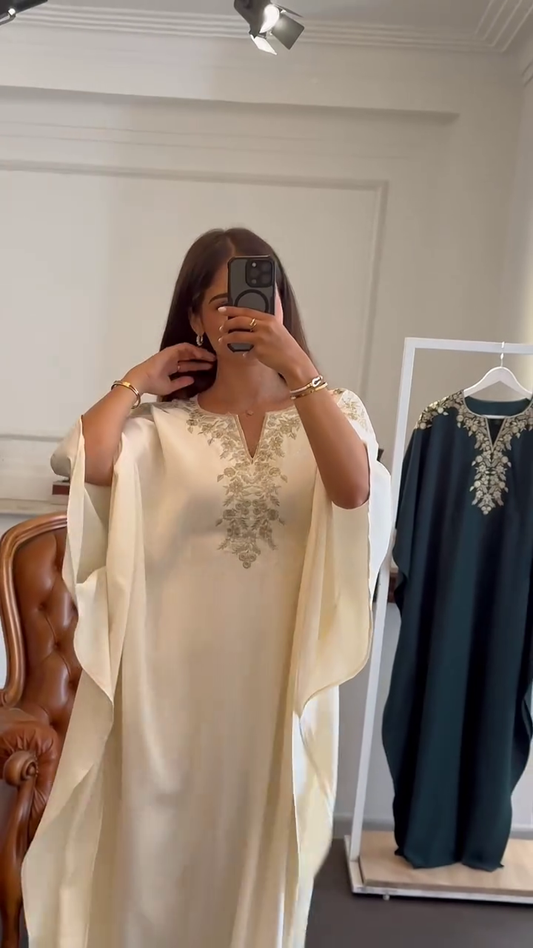 Caftan Sofia – La pièce phare de votre garde-robe élégante