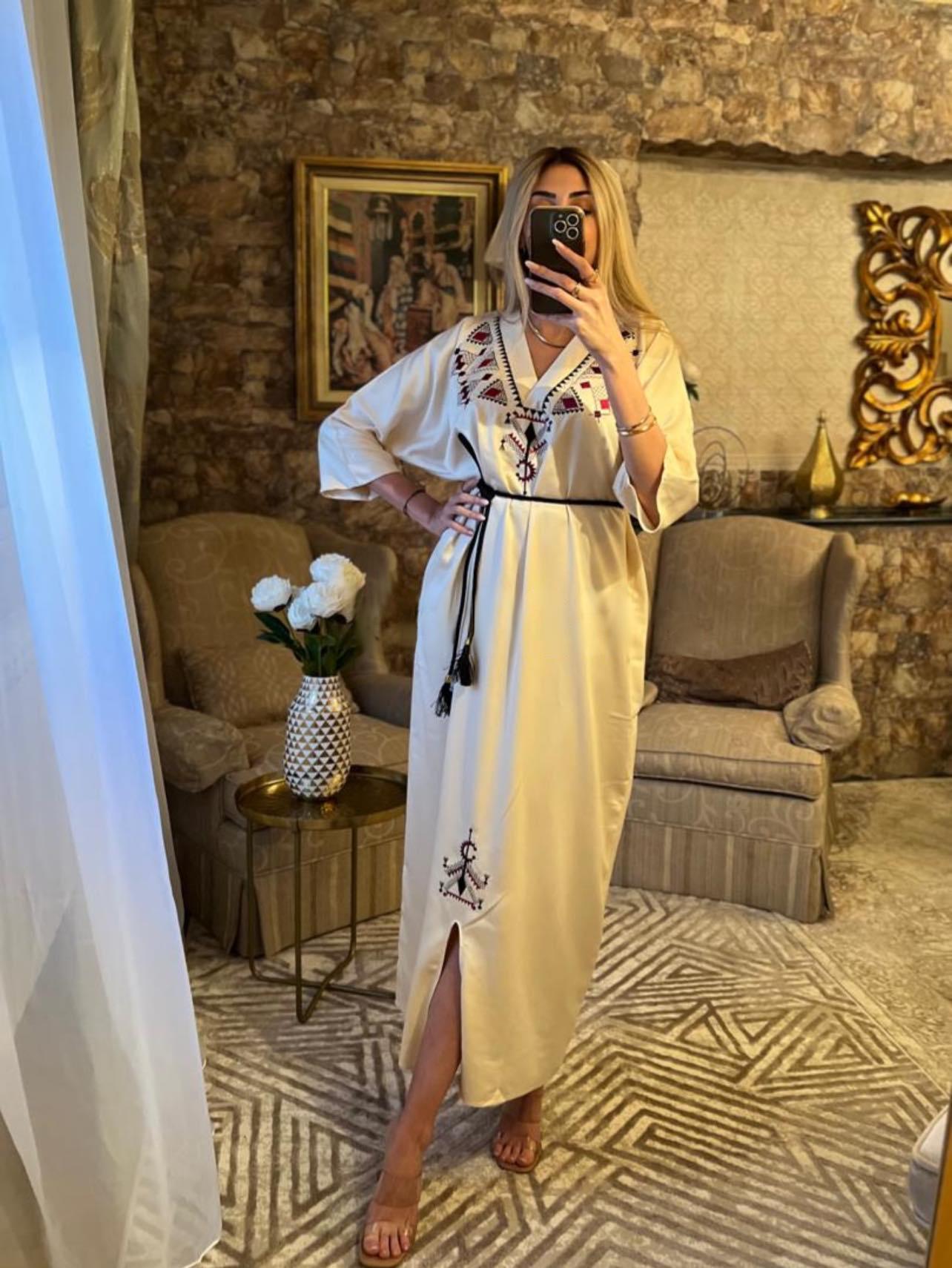 Robe Kabyle Élégance Ivoire – Tradition & Modernité Réunies